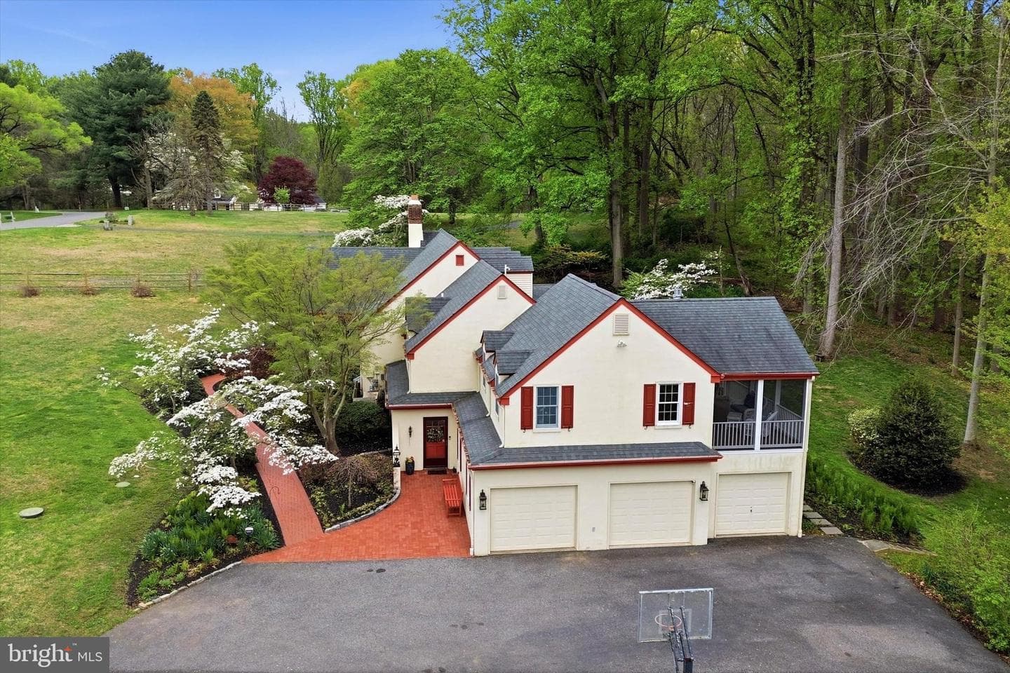 124 Tally Ho Drive photo 54