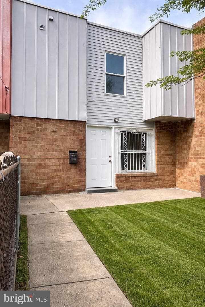 1340 W 7th Street photo 3