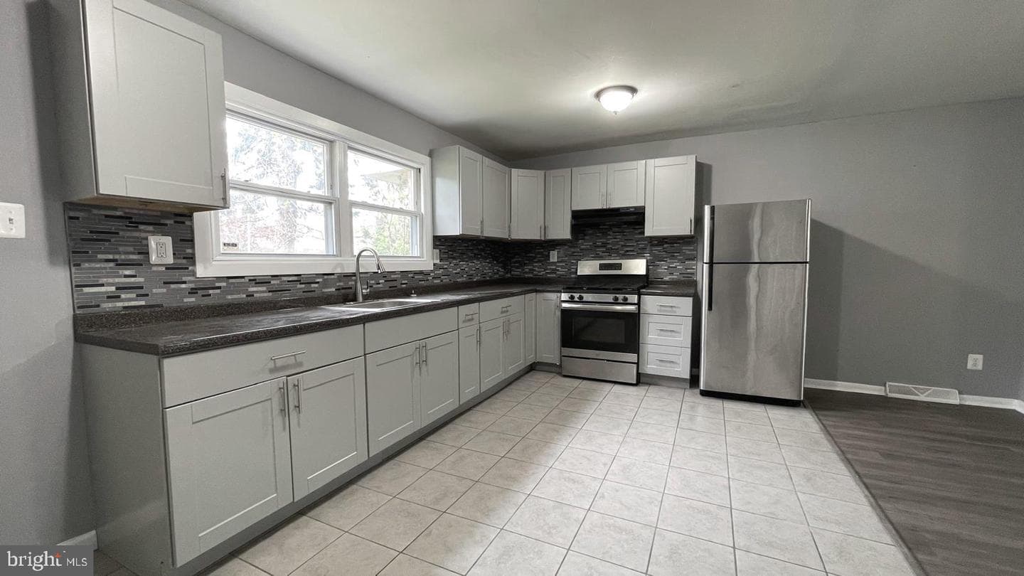 1340 W 7th Street photo 6