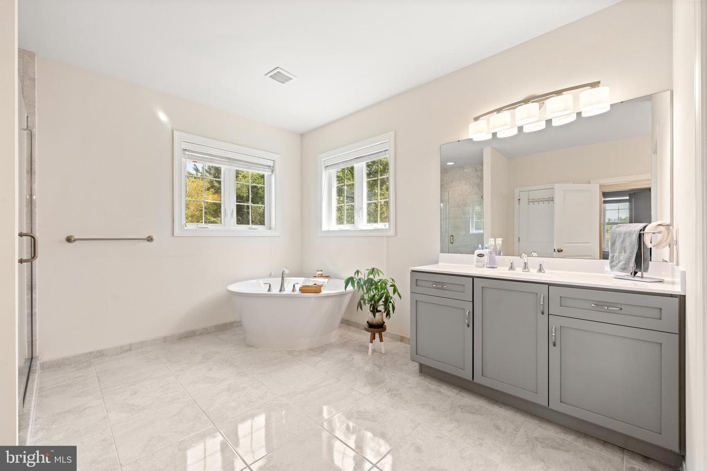 10 Giana Way photo 38