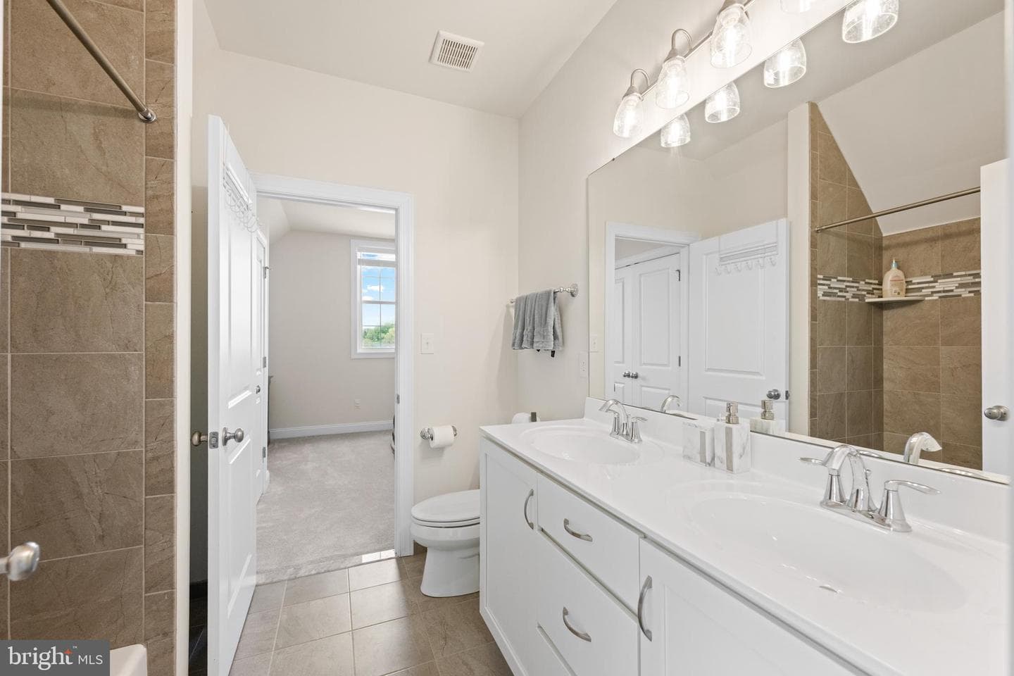 10 Giana Way photo 47