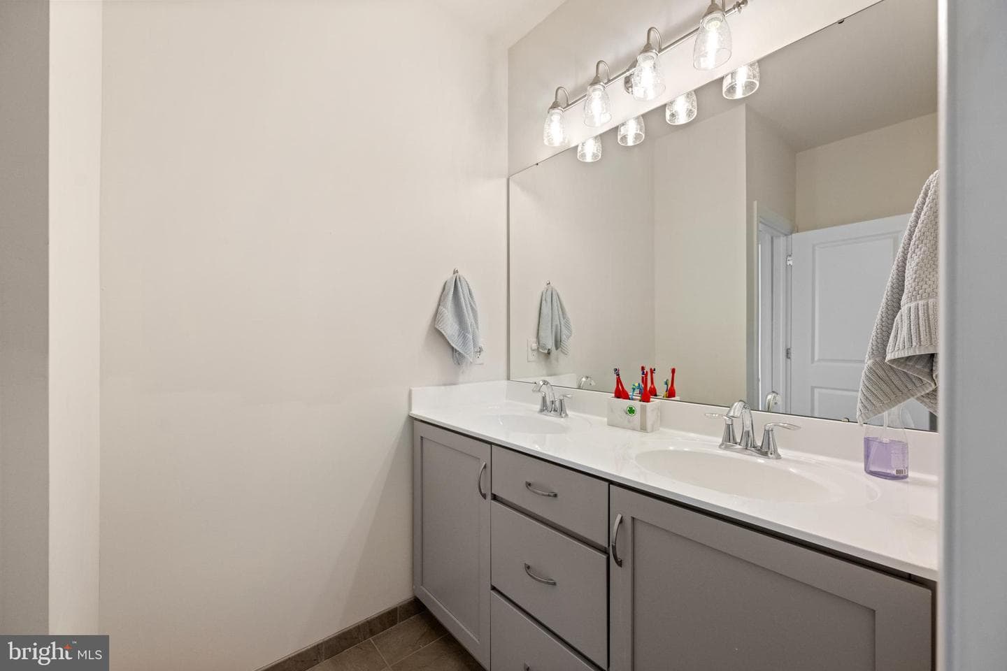 10 Giana Way photo 54