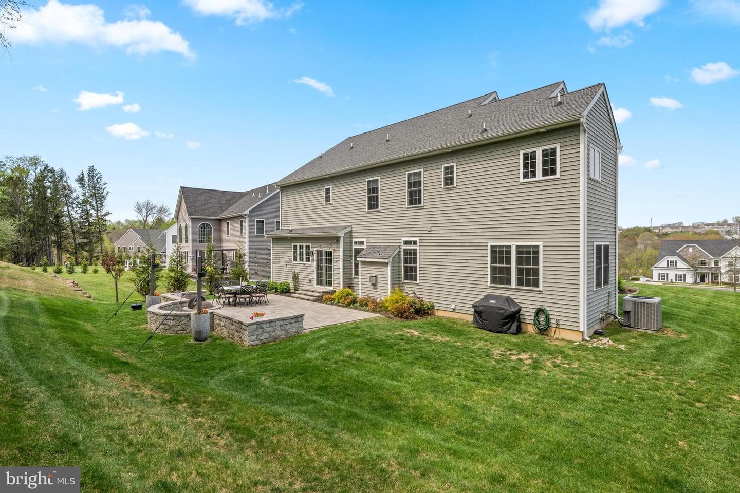 10 Giana Way photo 8