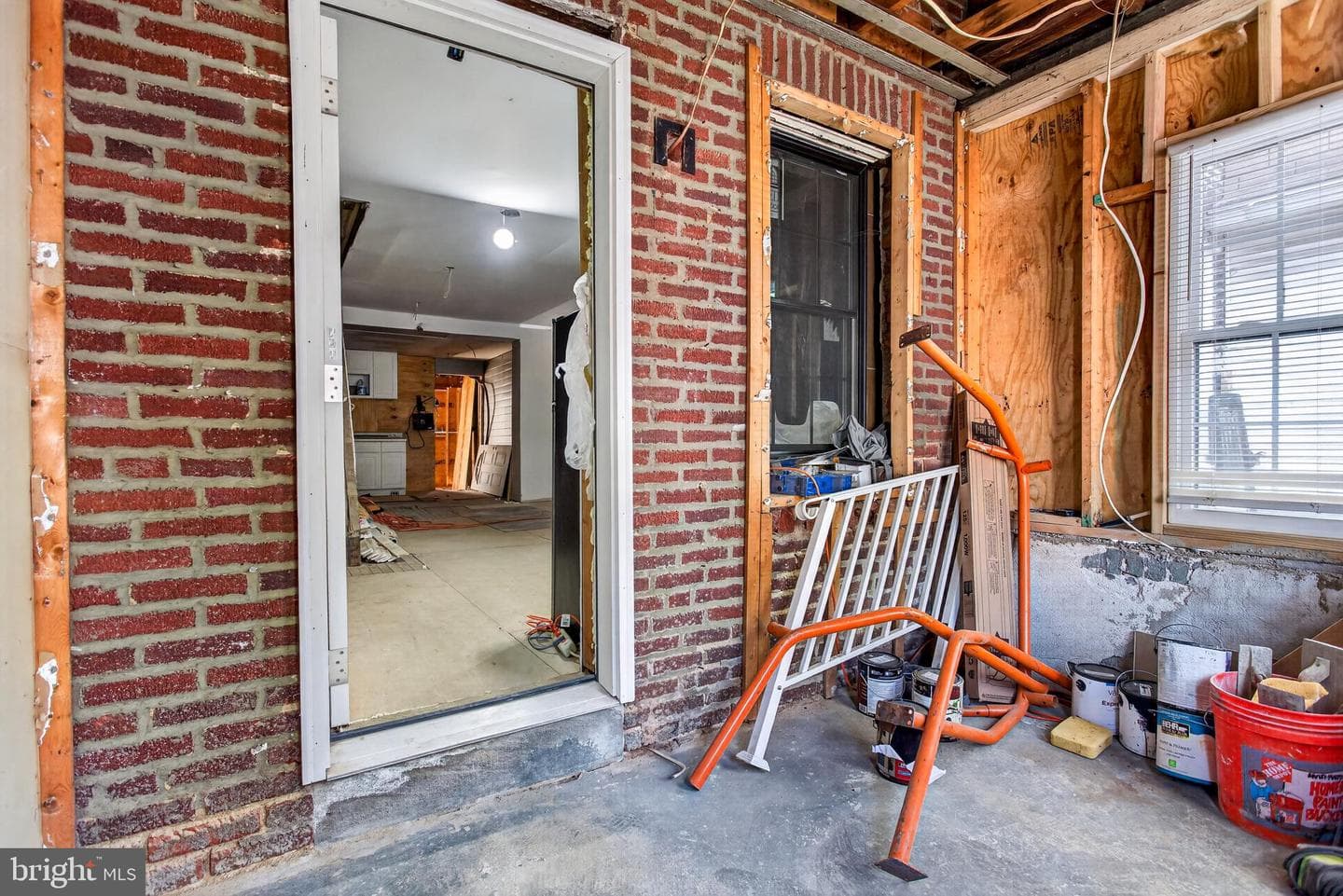1141 Thomas Street photo 5