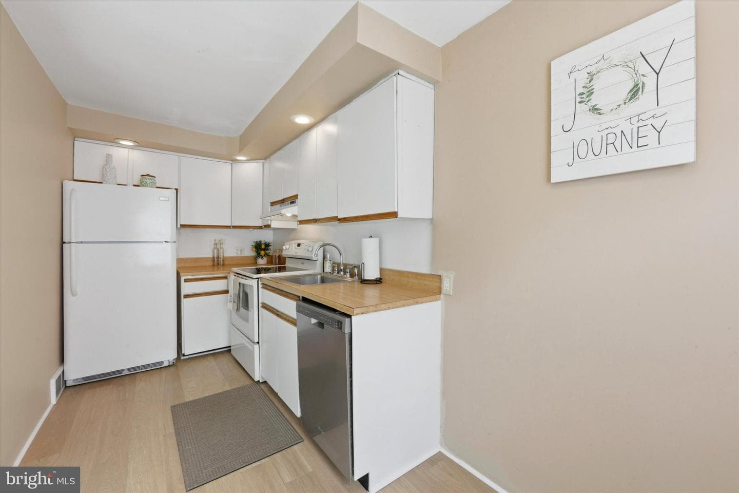 415 Park Drive photo 9