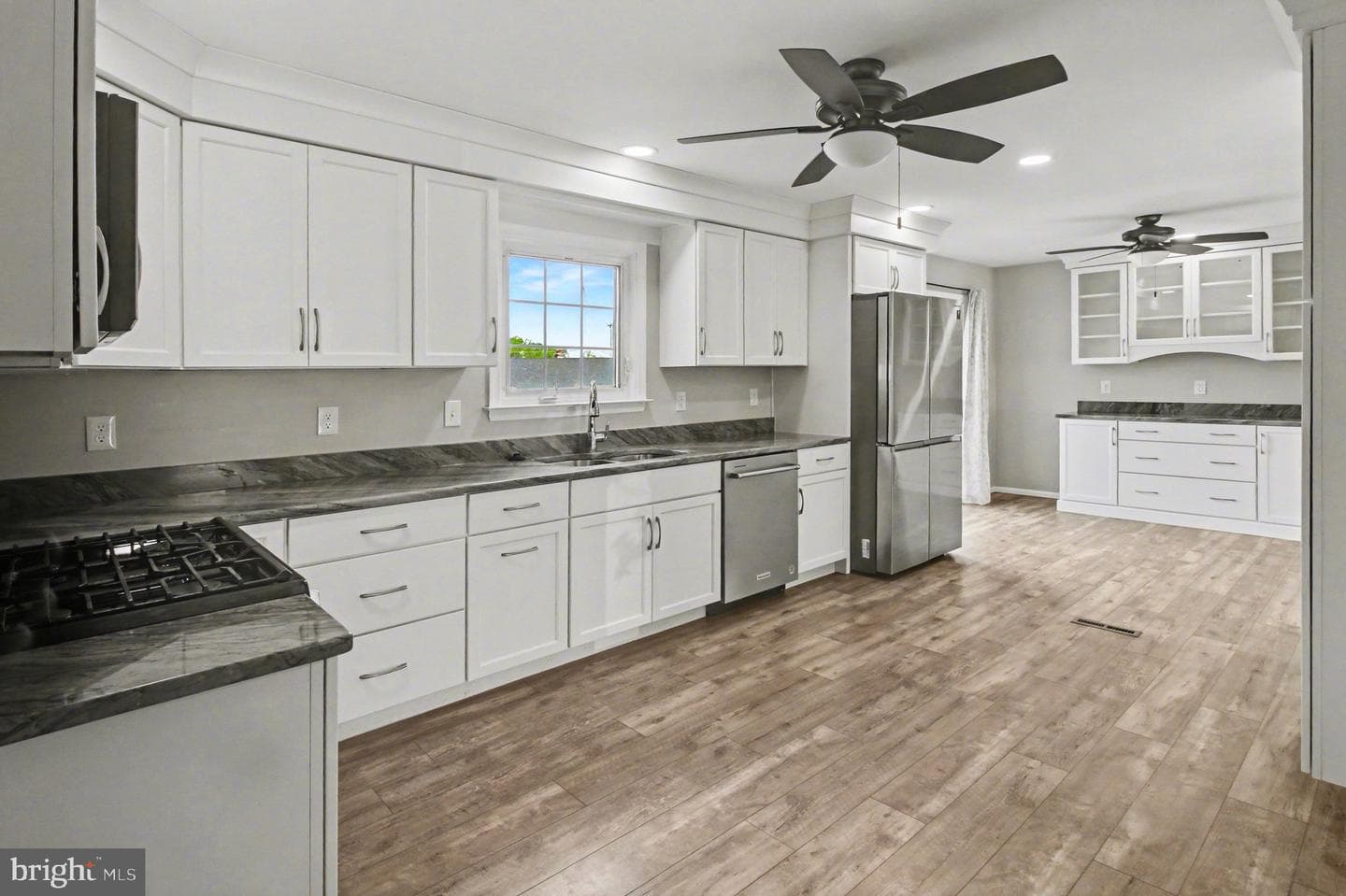 4016 Washington Drive photo 8
