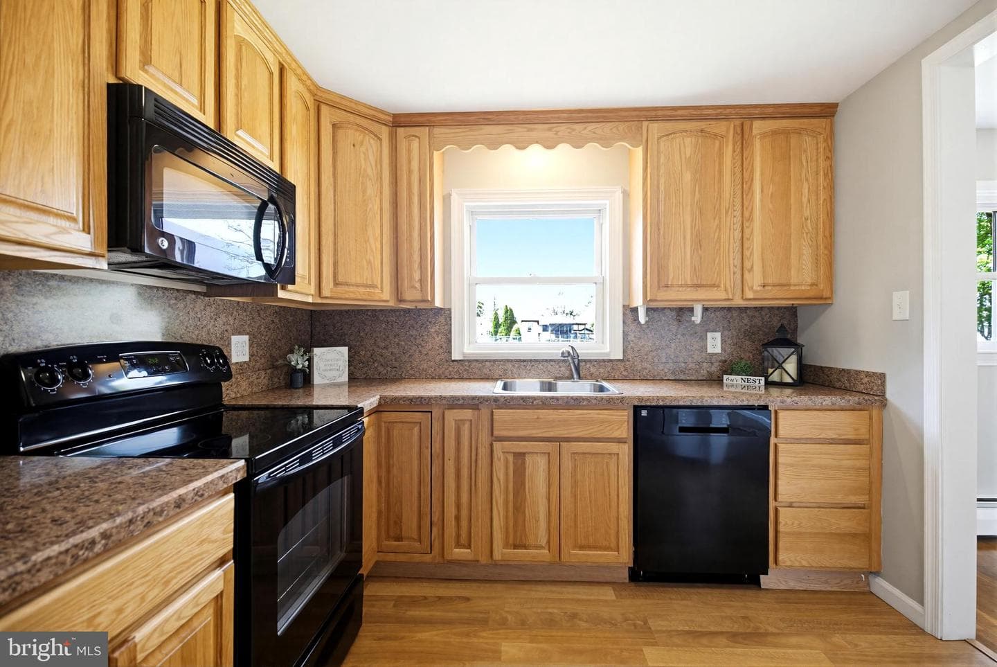 416 Dutton Street photo 6