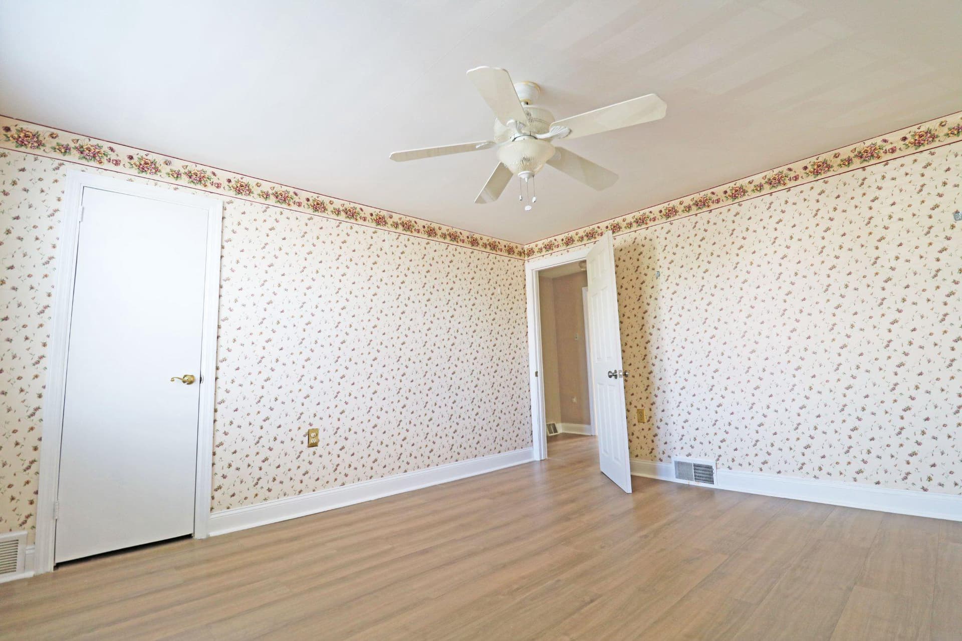 272 Westbrook Drive photo 13