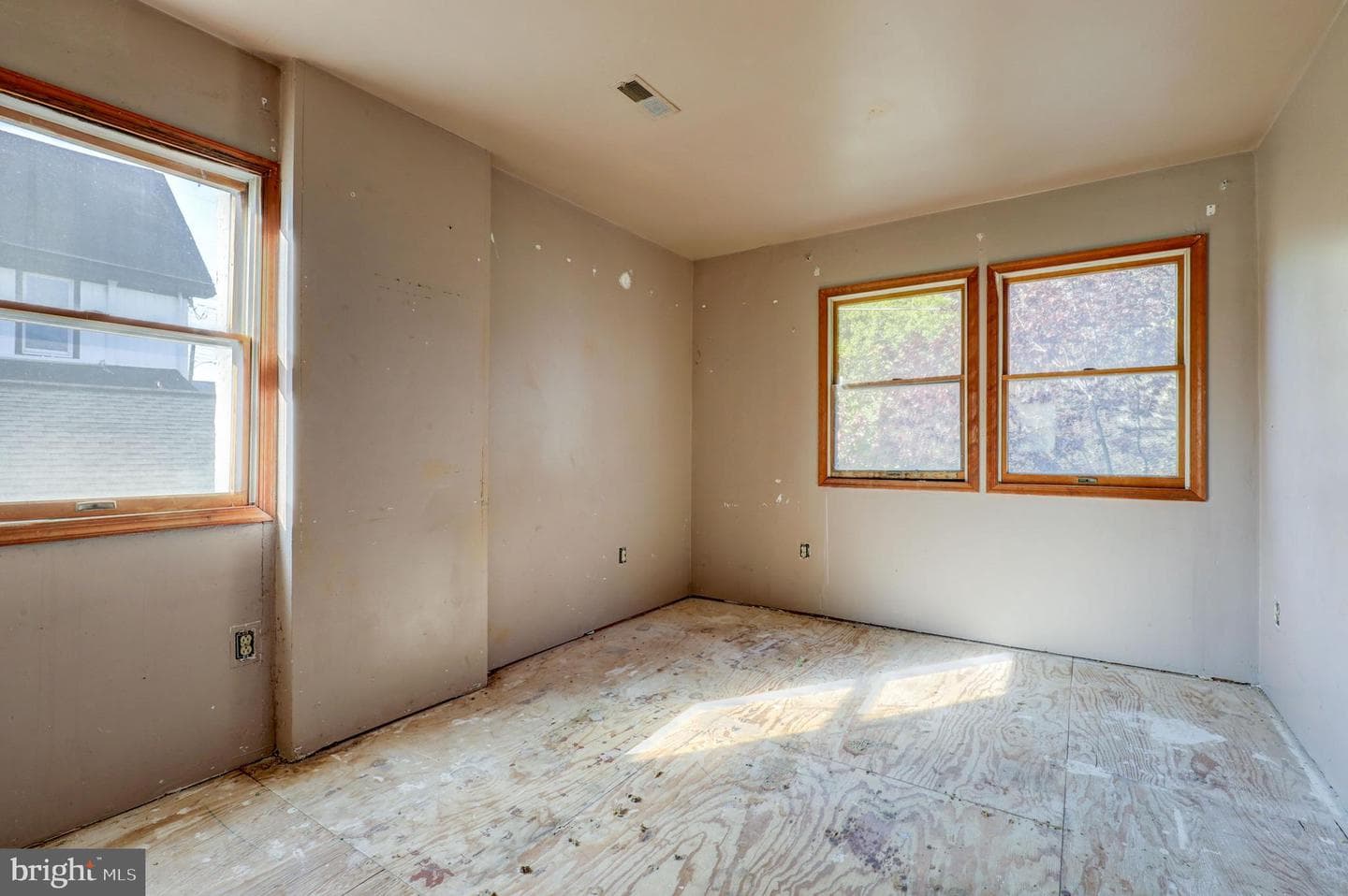 105 Garfield Avenue photo 13