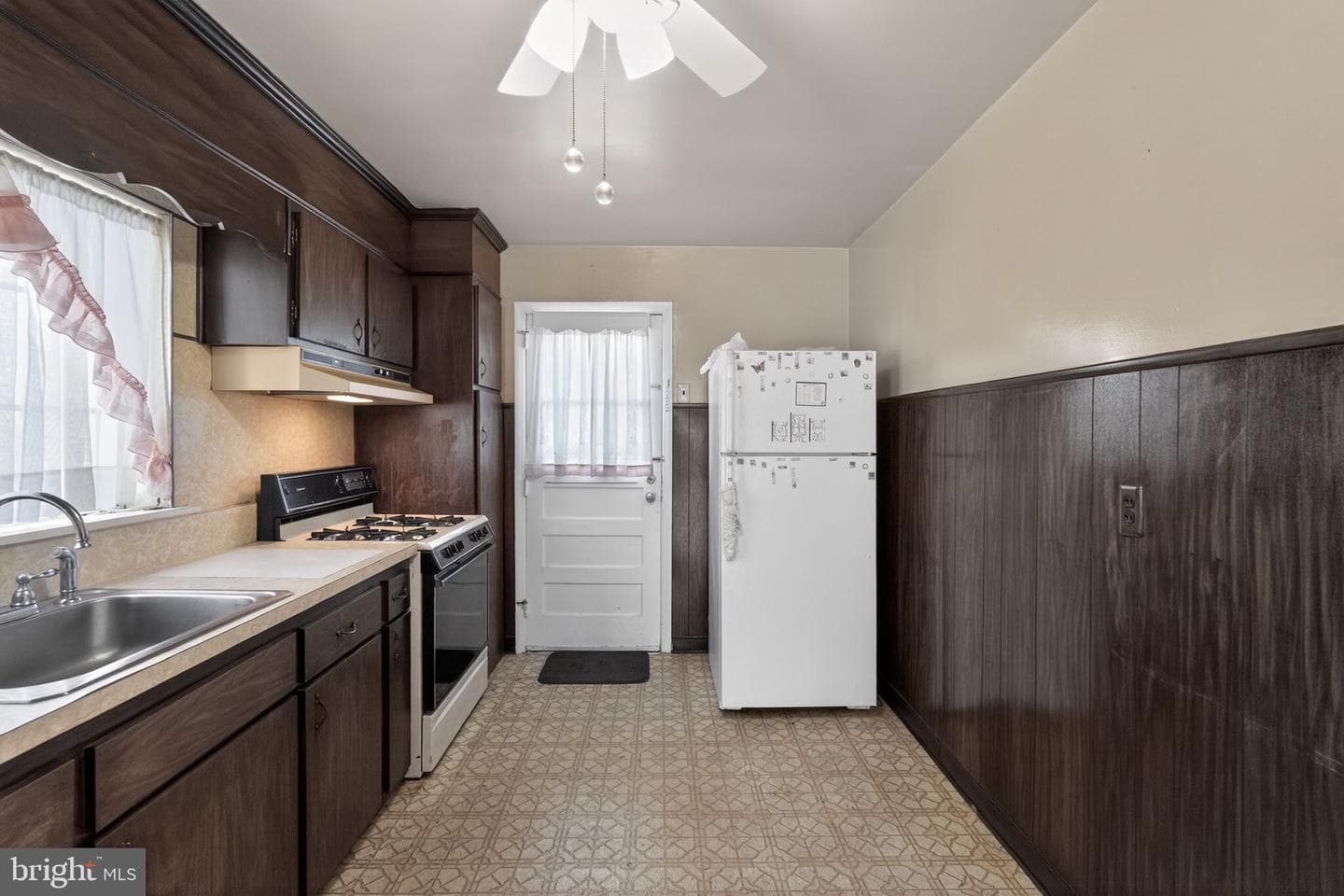 230 Windsor Avenue photo 5