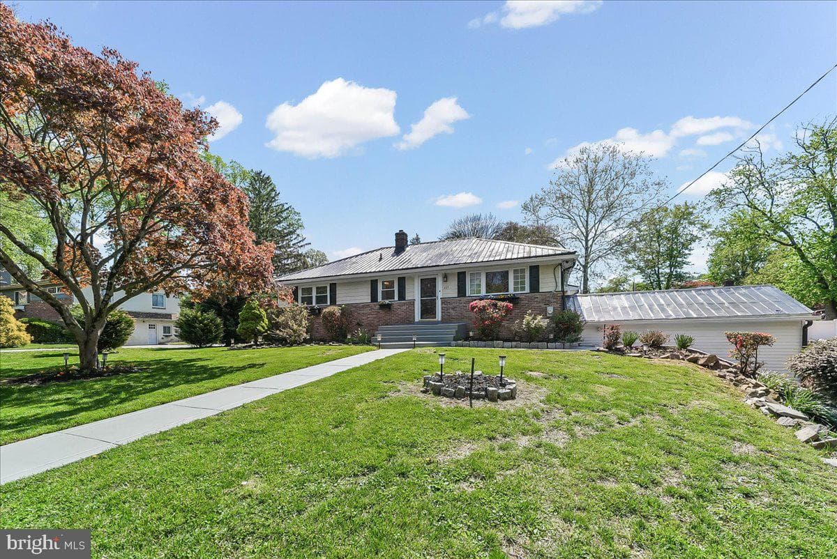 225 Chestnut St, Newtown Square