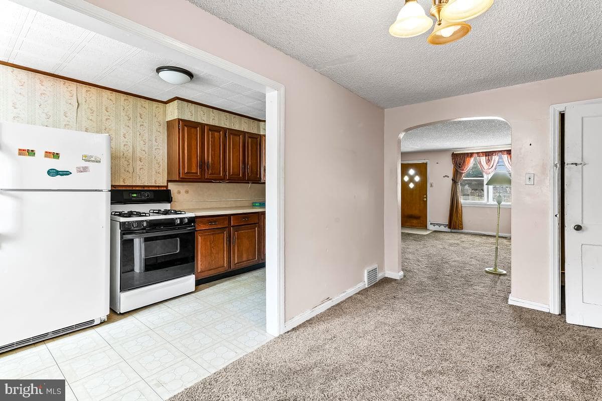 1318 Wycombe Avenue photo 7