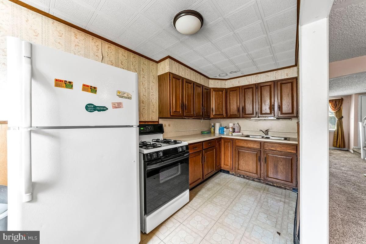 1318 Wycombe Avenue photo 9
