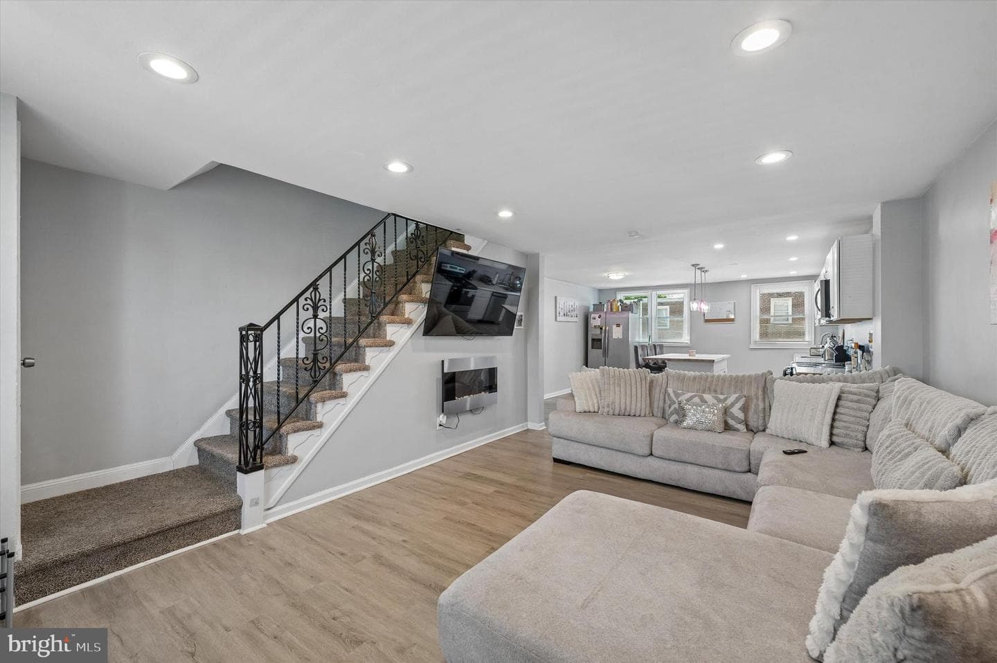 1322 Edgehill Road photo 5