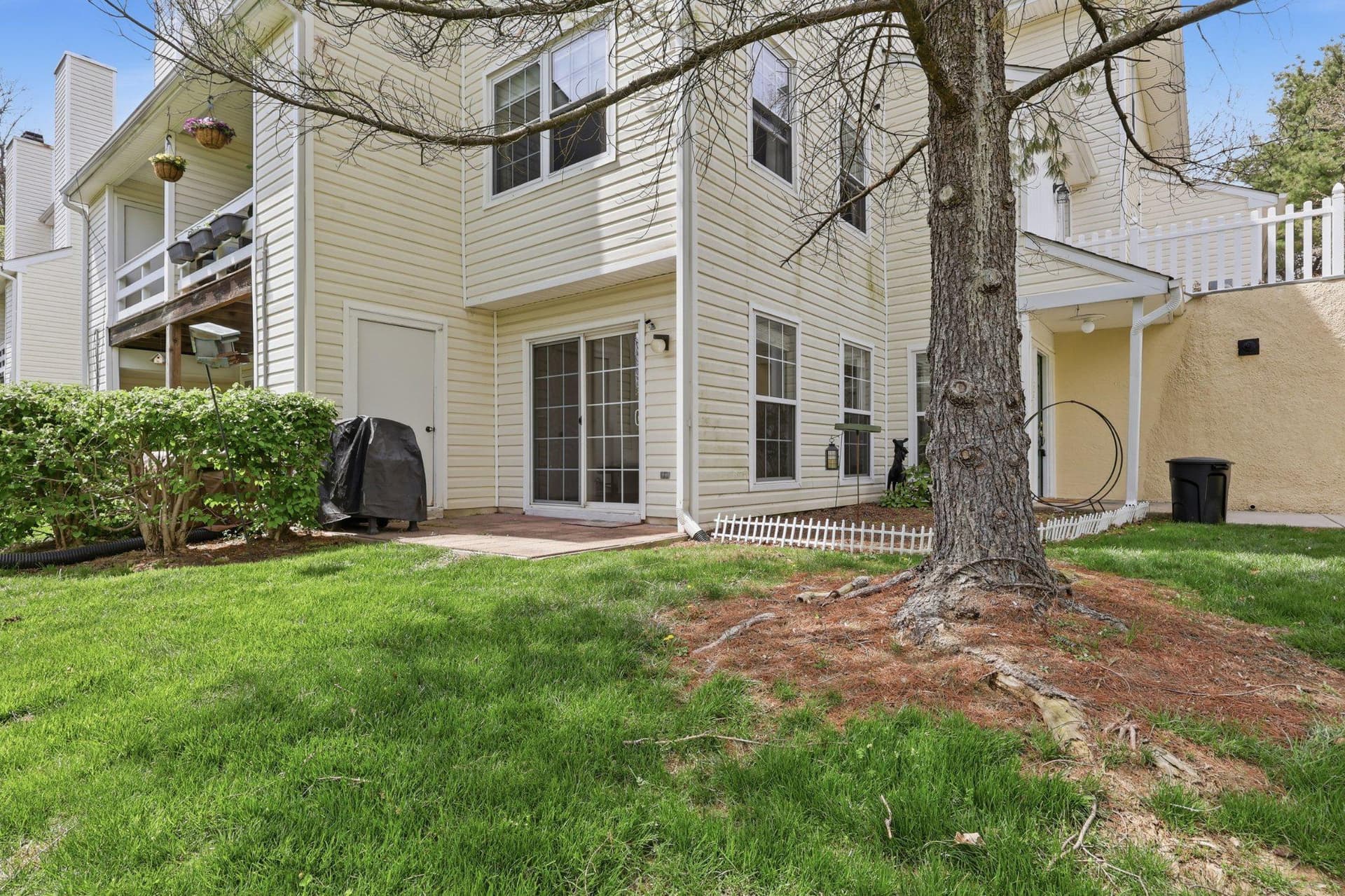 225 Windsor Court #225 photo 4