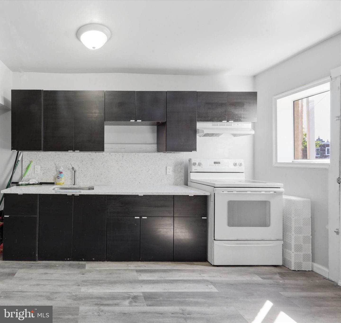 817 W 11th Street photo 5