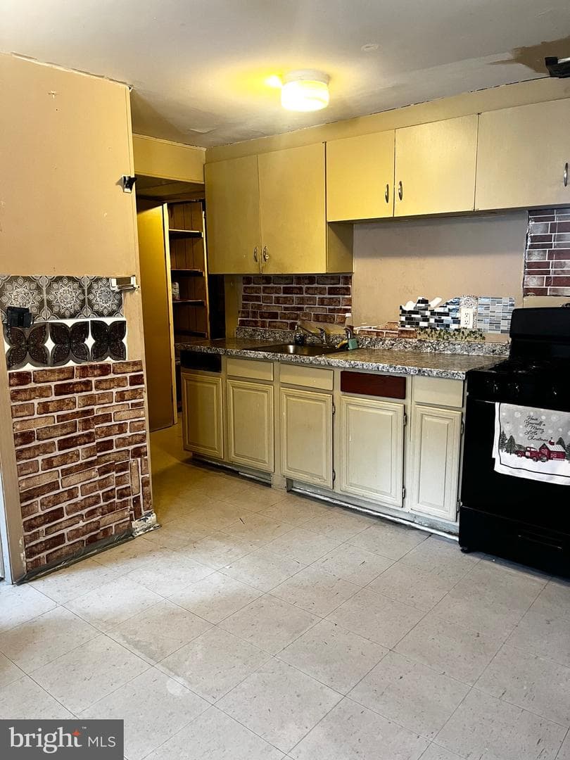 165 Ervin Avenue photo 6