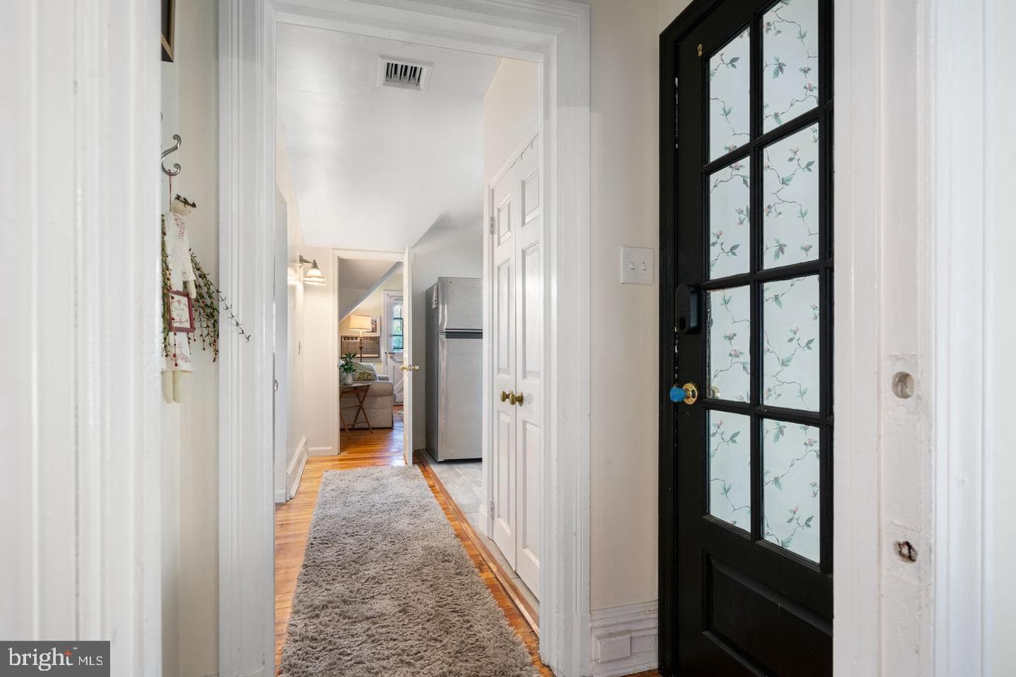 118 Montrose Avenue #c photo 3