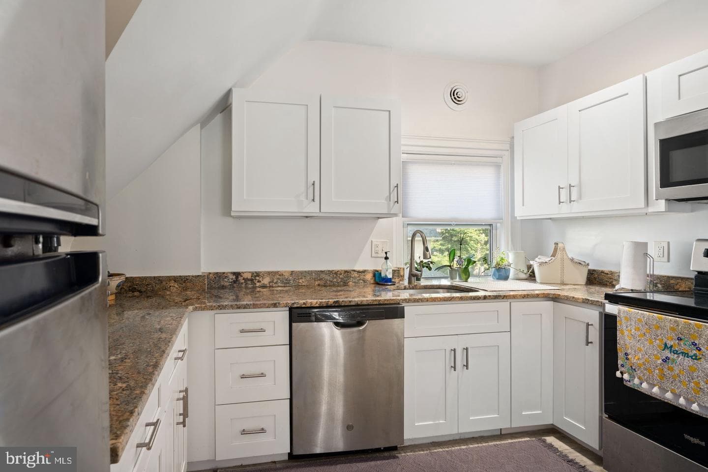 118 Montrose Avenue #c photo 6