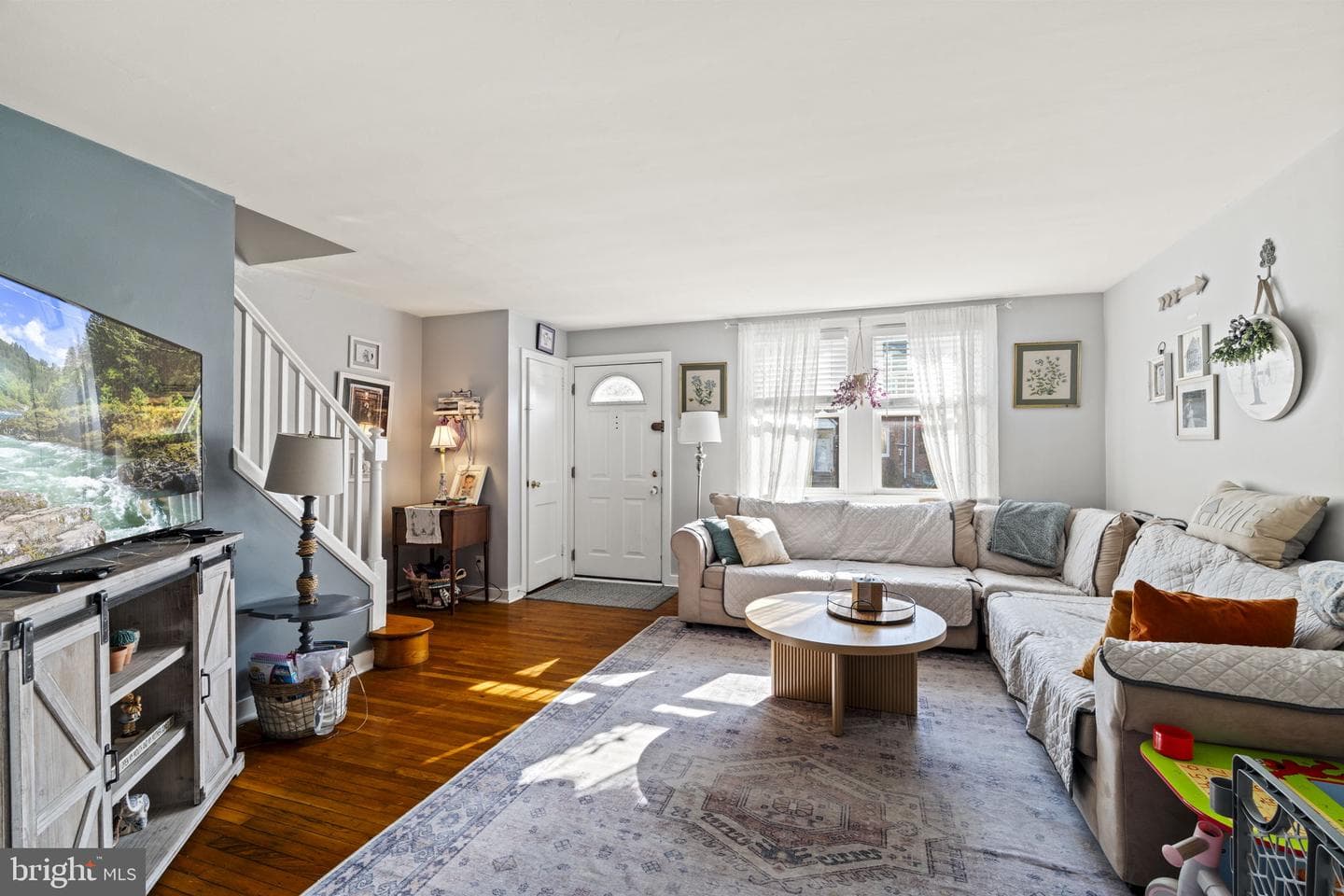 337 Abbey Terrace photo 4