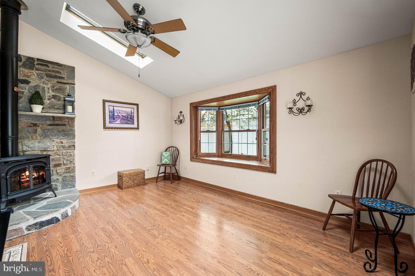 481 Maplewood Road photo 12