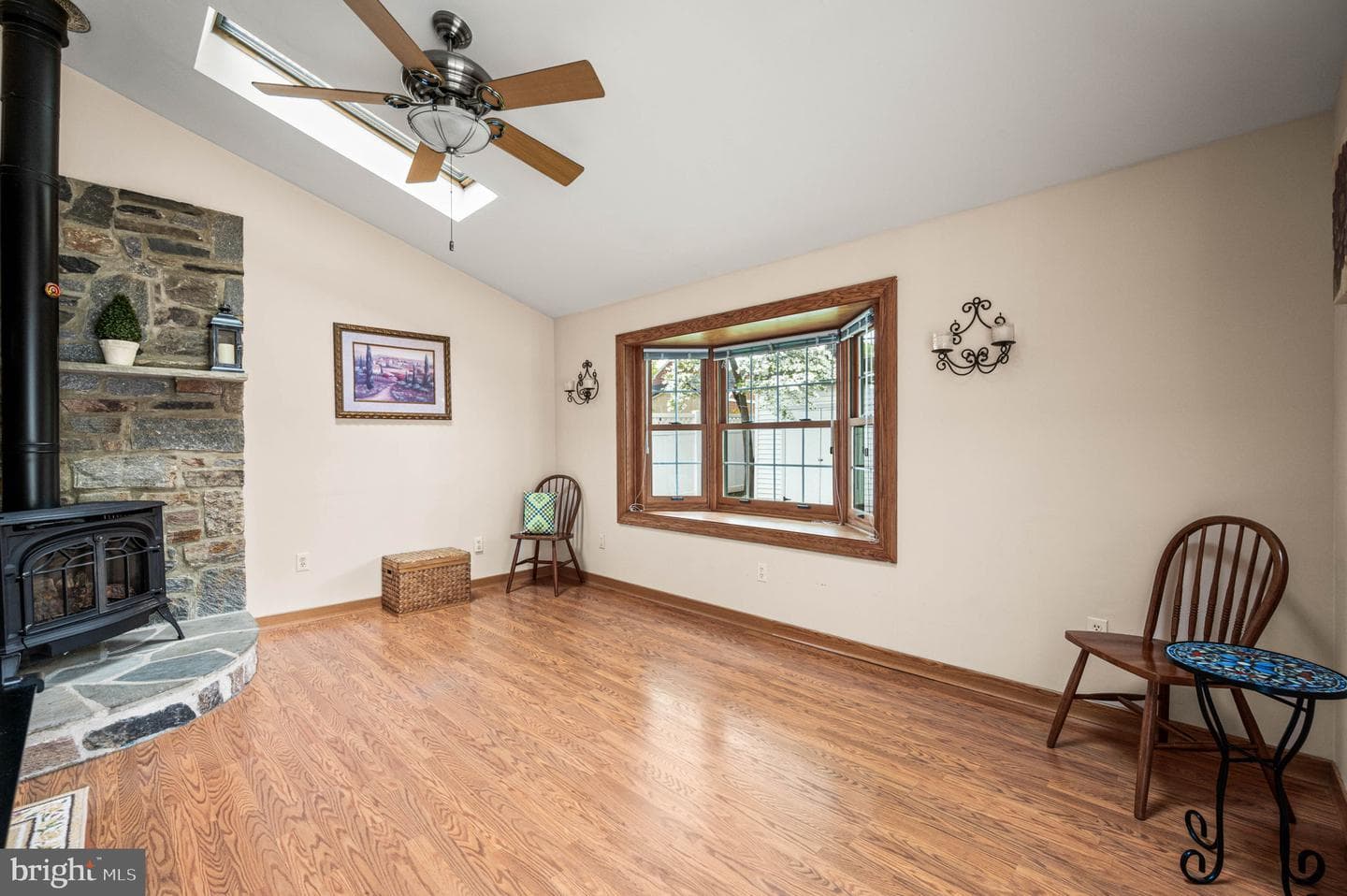 481 Maplewood Road photo 13