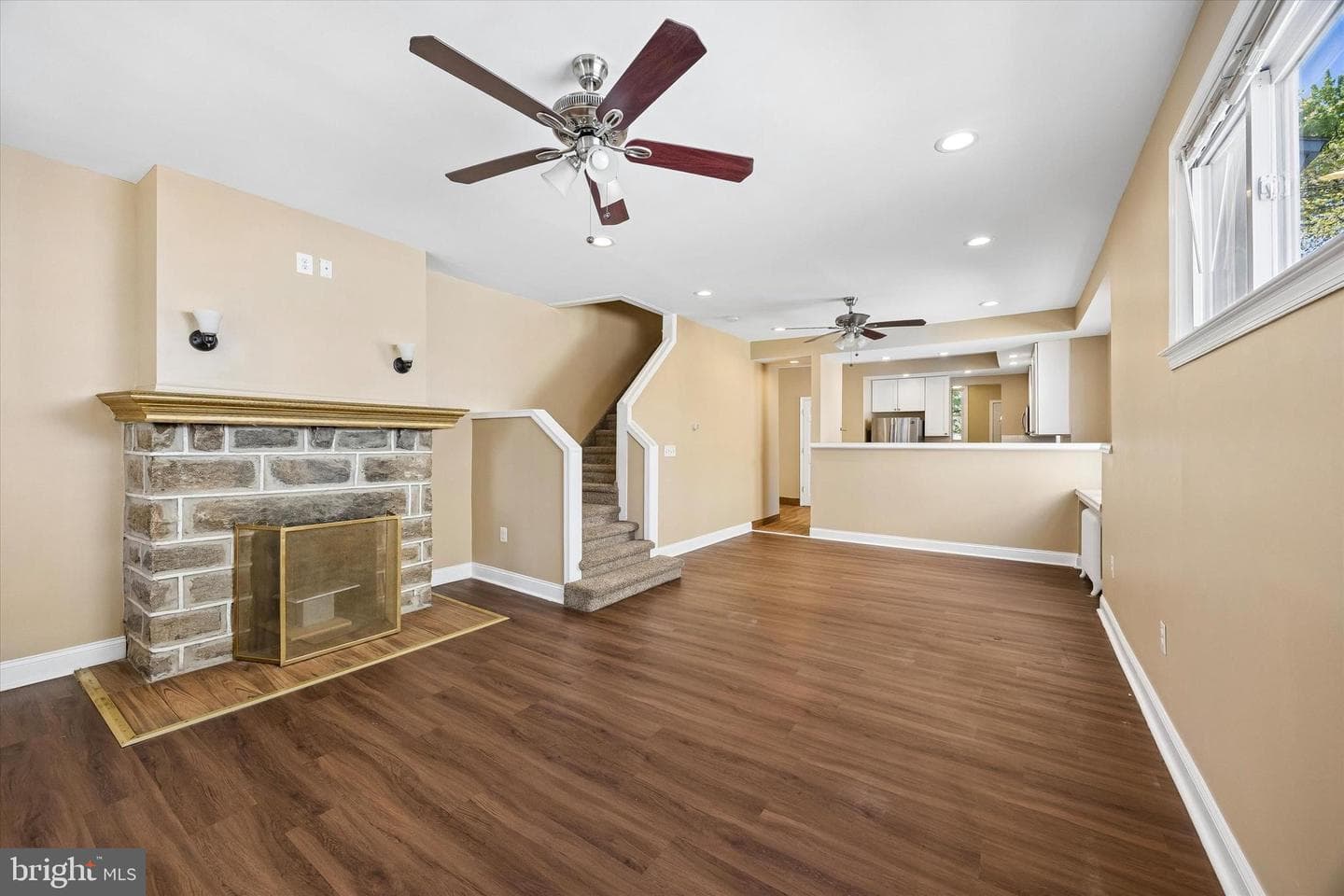 524 Orchard Avenue photo 2