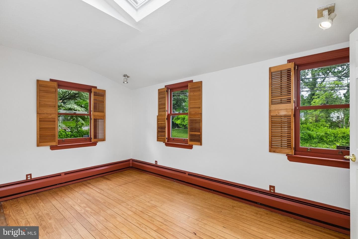 1139 Fairview Road photo 9