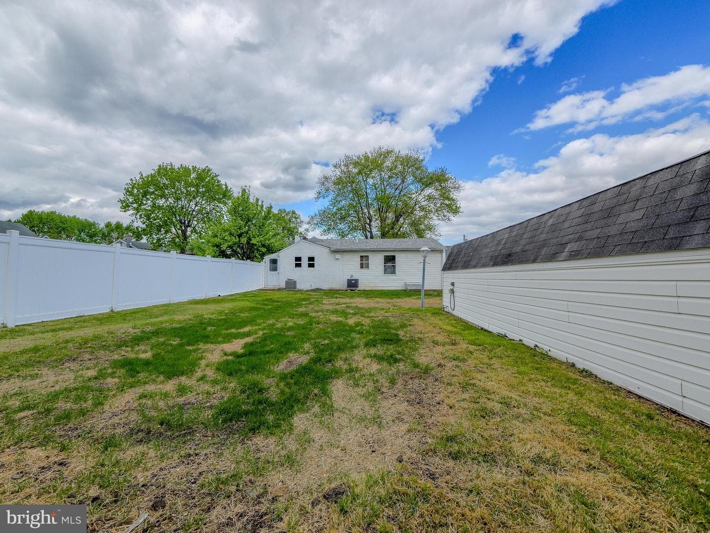 4828 Greenwood Street photo 38