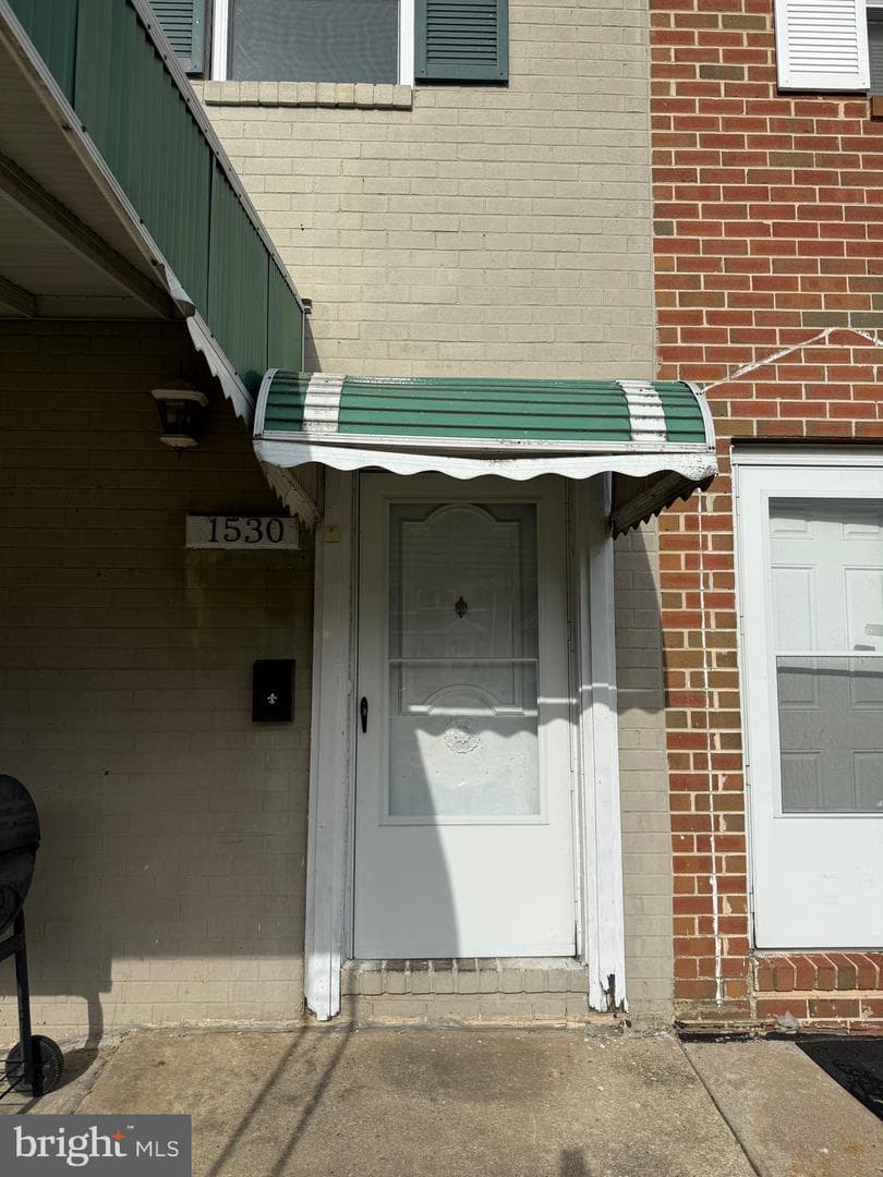 1530 Clifton Avenue photo 2