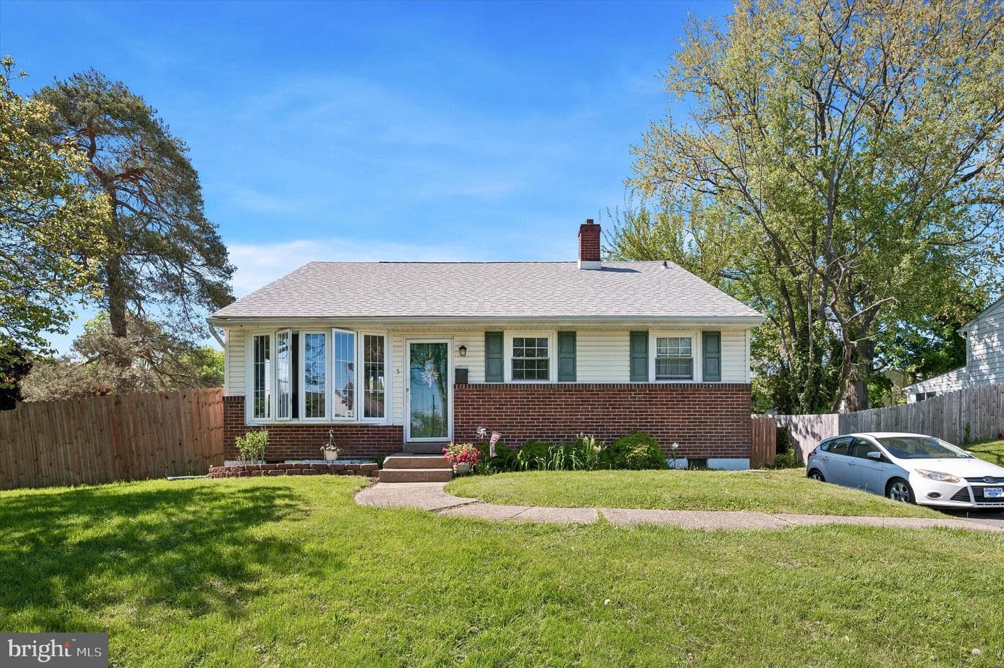 5 Stuart Drive photo 2