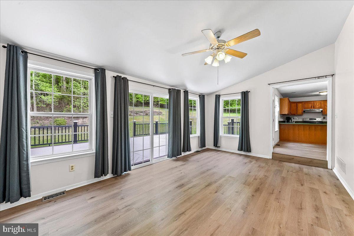 3174 William Road photo 17