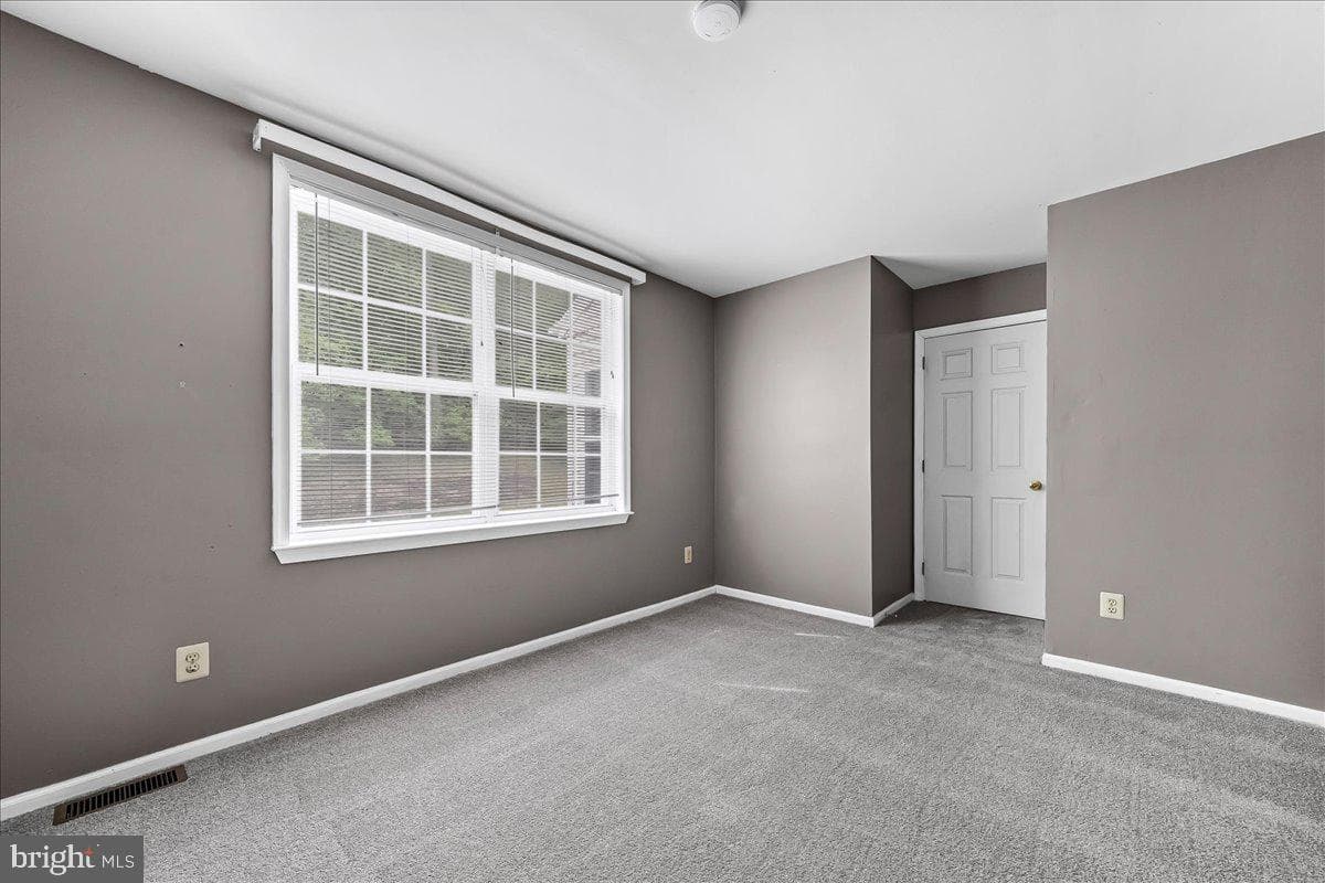 3174 William Road photo 32