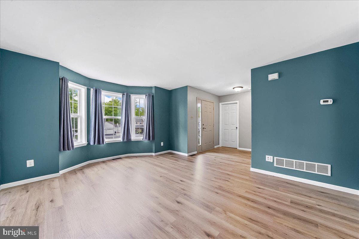 3174 William Road photo 5
