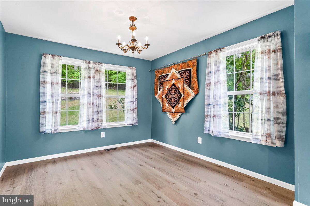 3174 William Road photo 8