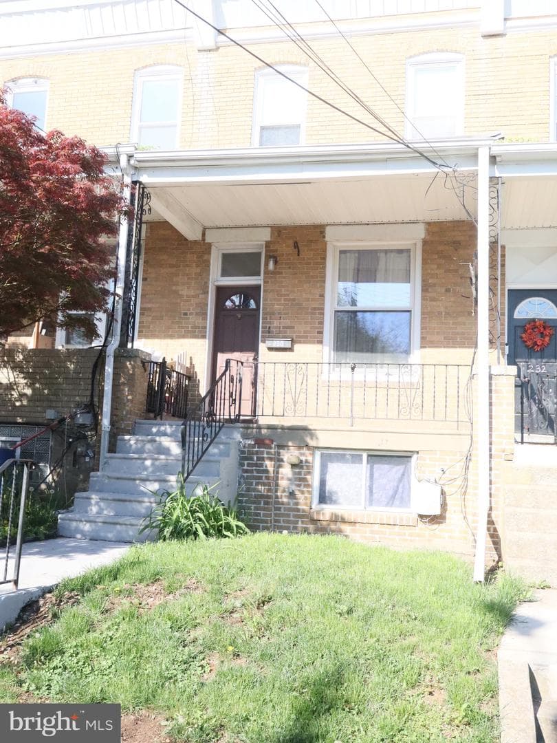 230 N Sycamore Avenue photo 2