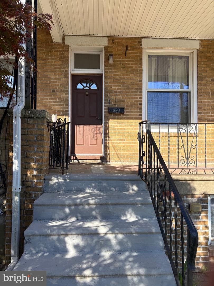 230 N Sycamore Avenue photo 3