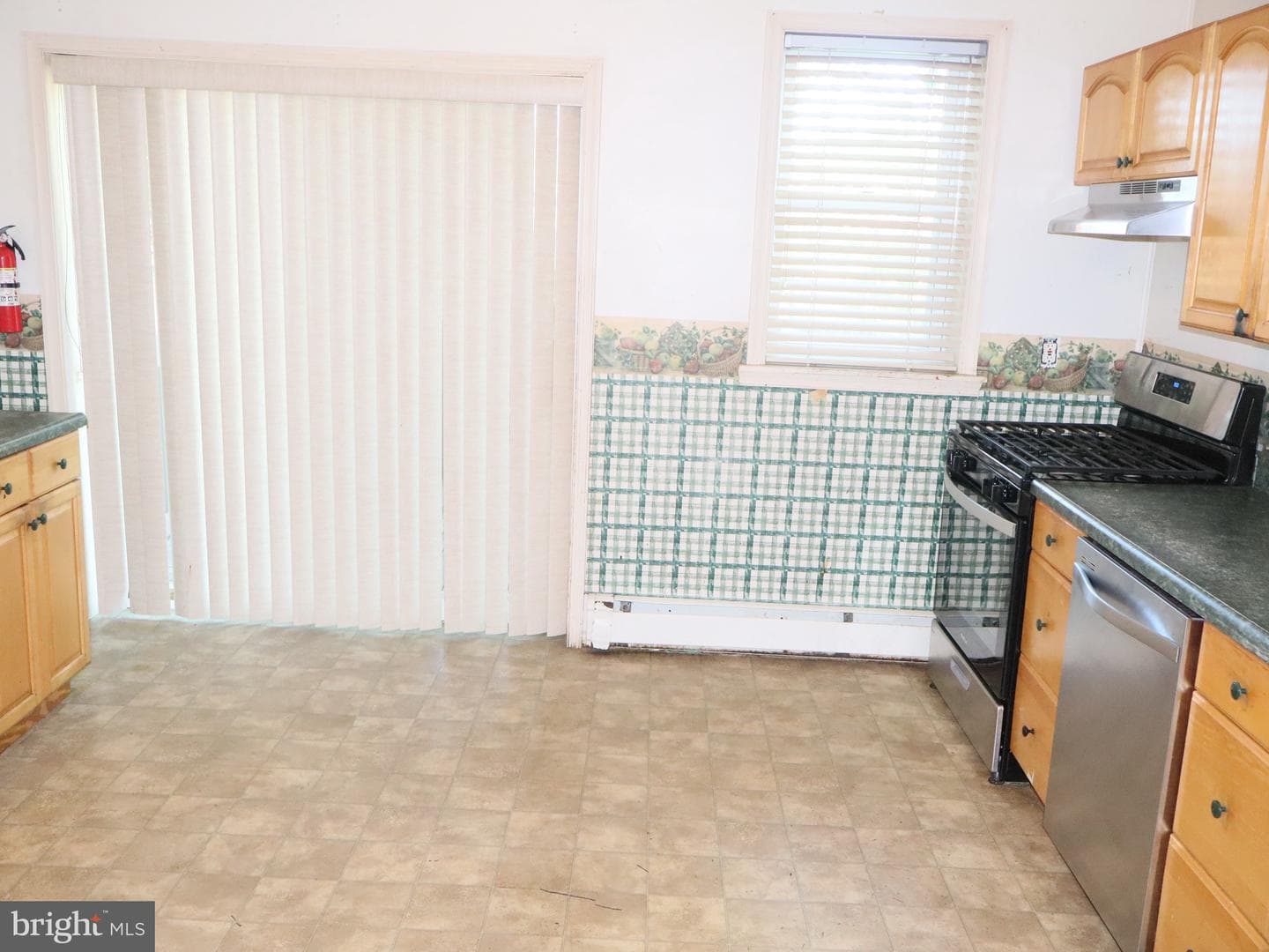 230 N Sycamore Avenue photo 9