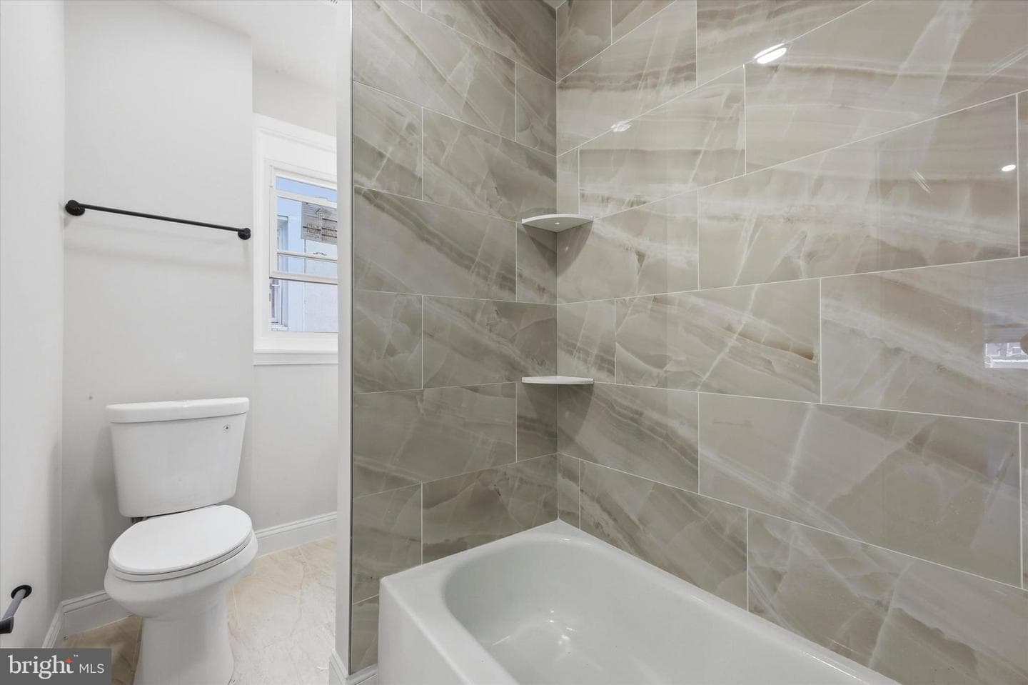 1120 Thomas Street photo 10