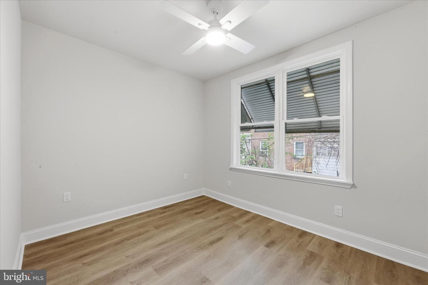 1120 Thomas Street photo 11