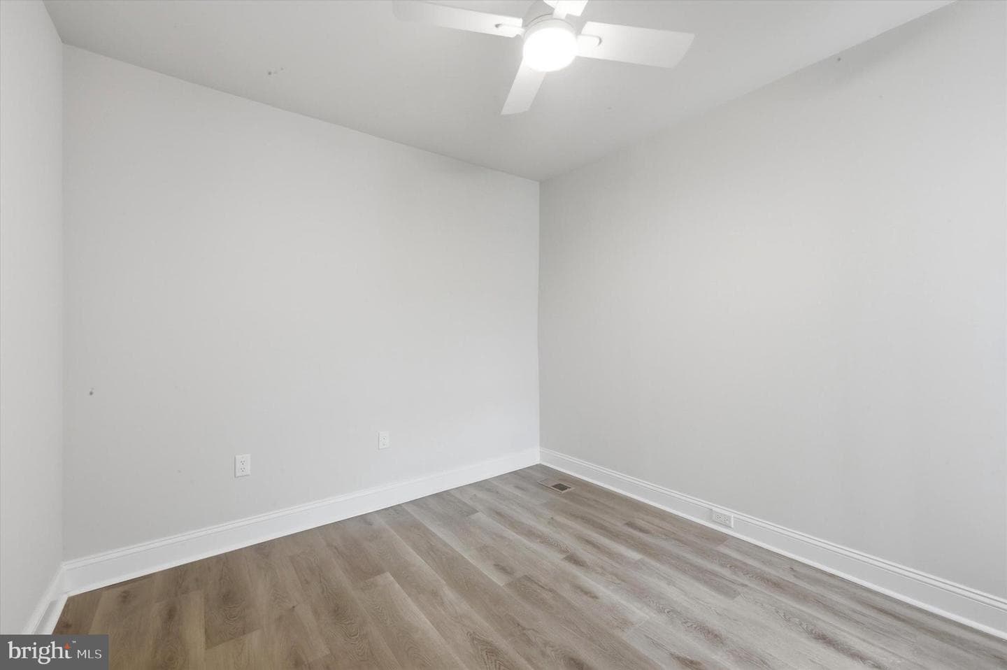 1120 Thomas Street photo 15