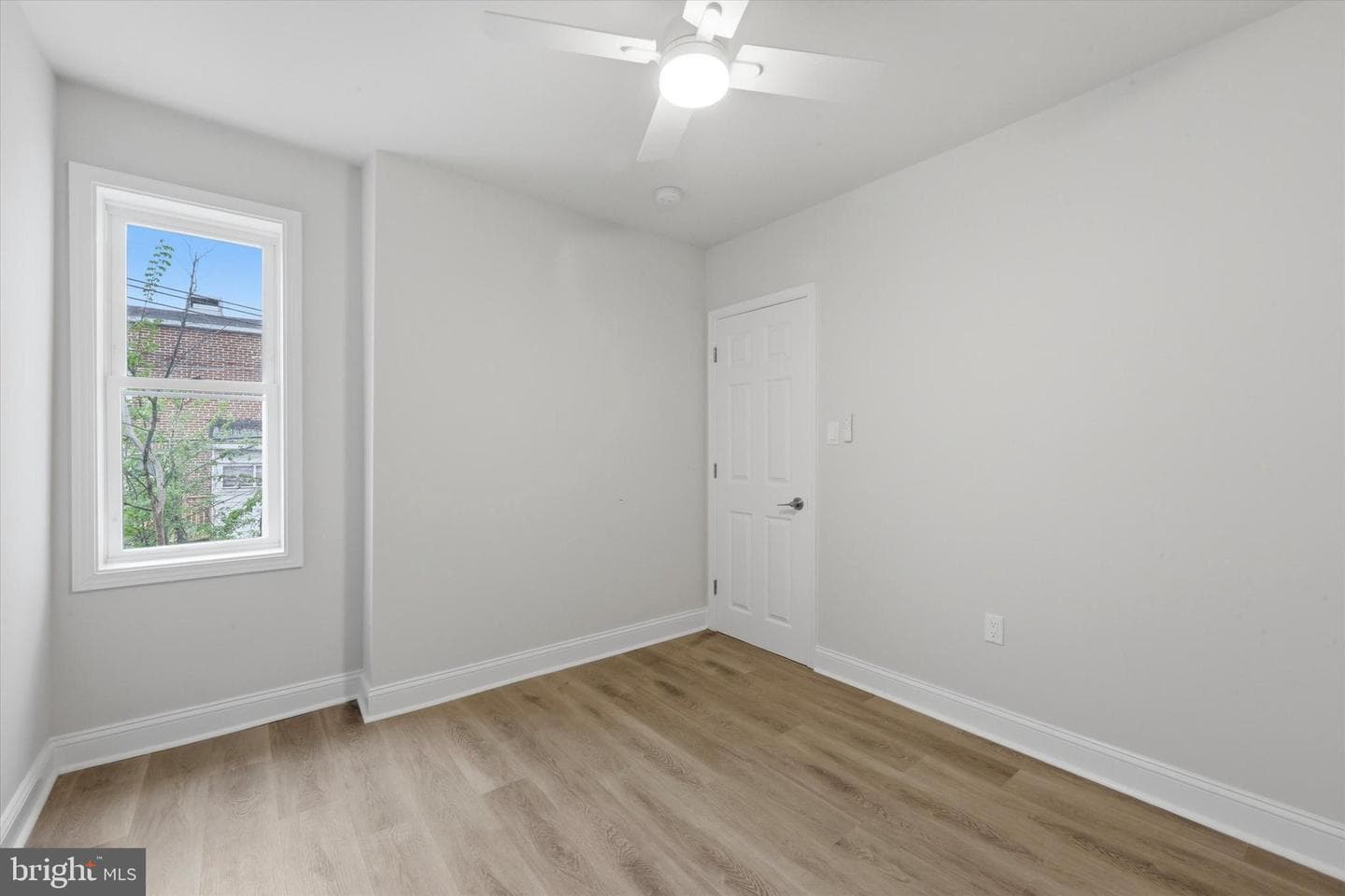 1120 Thomas Street photo 17