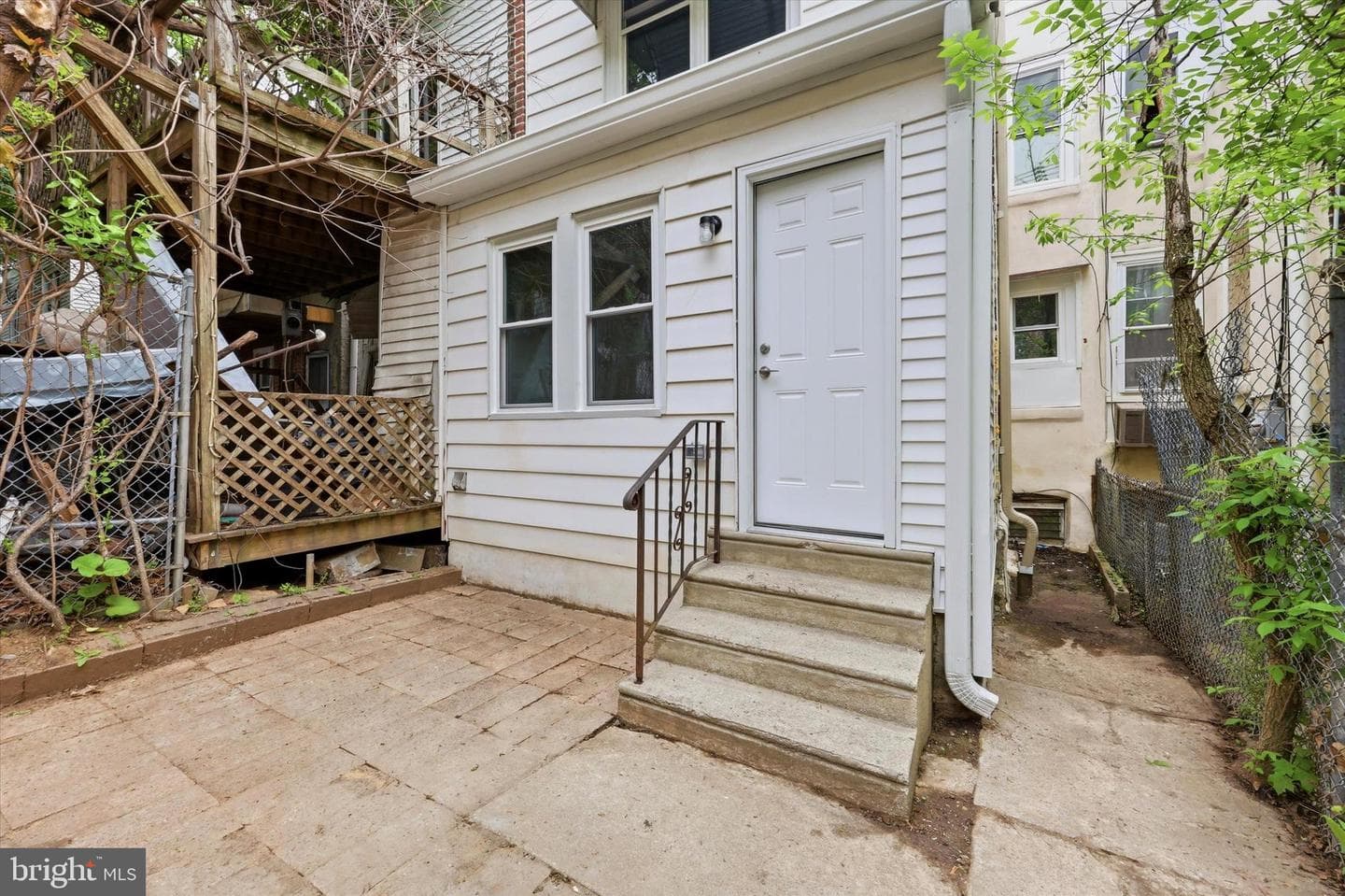 1120 Thomas Street photo 25