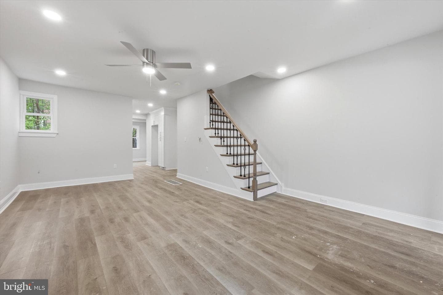 1120 Thomas Street photo 4