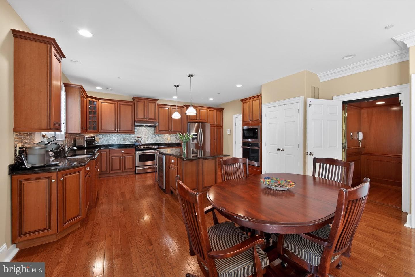 10 Kenmore Lane photo 19
