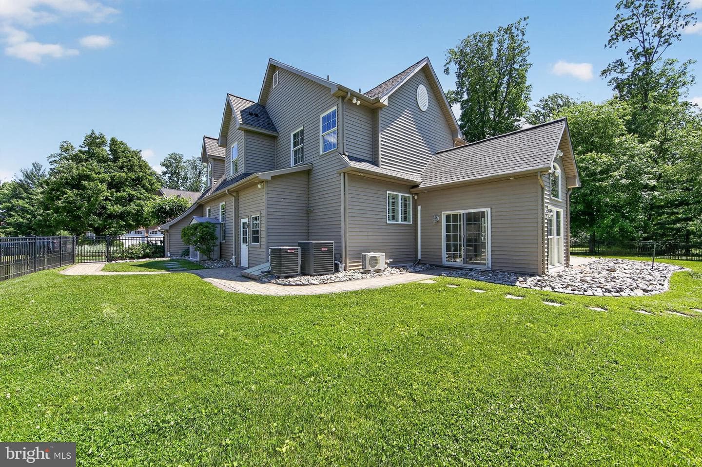 10 Kenmore Lane photo 55