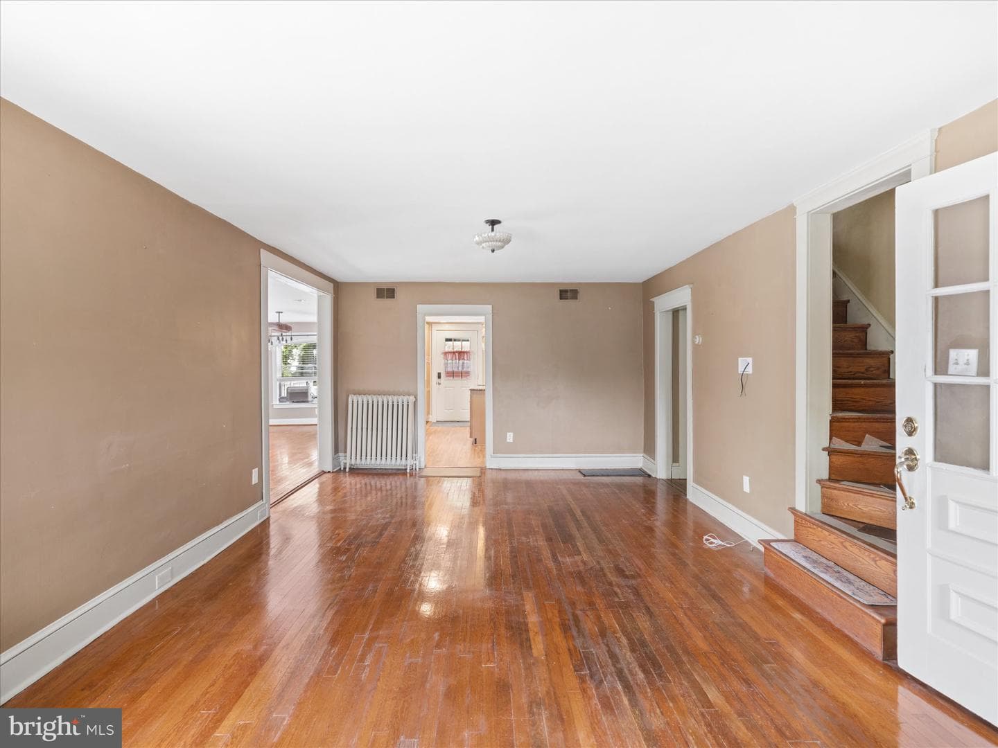 303 W Maryland Avenue photo 7