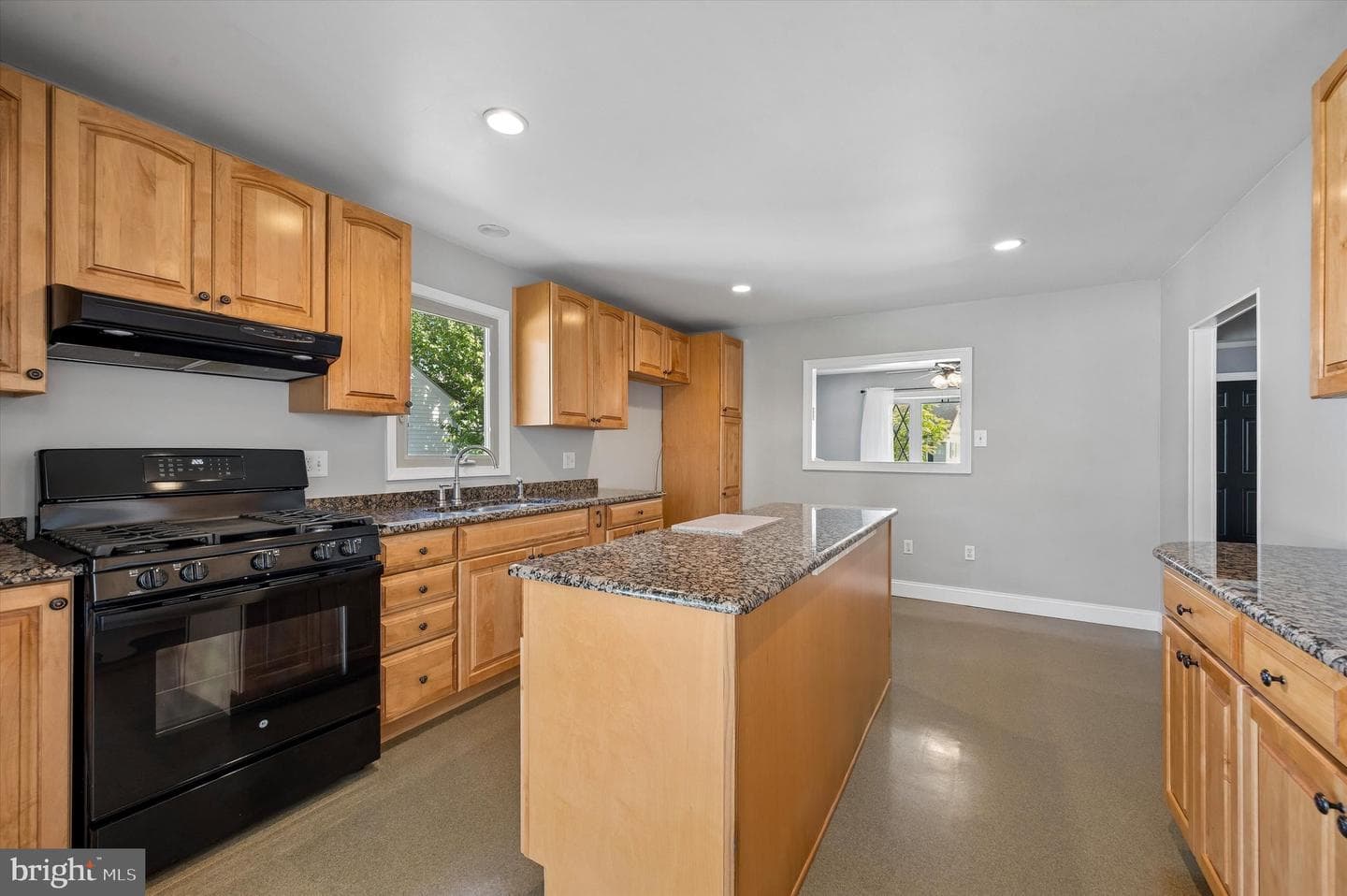 3709 Arlington Avenue photo 4