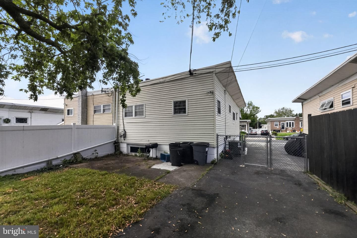 208 Hoffman Road photo 3