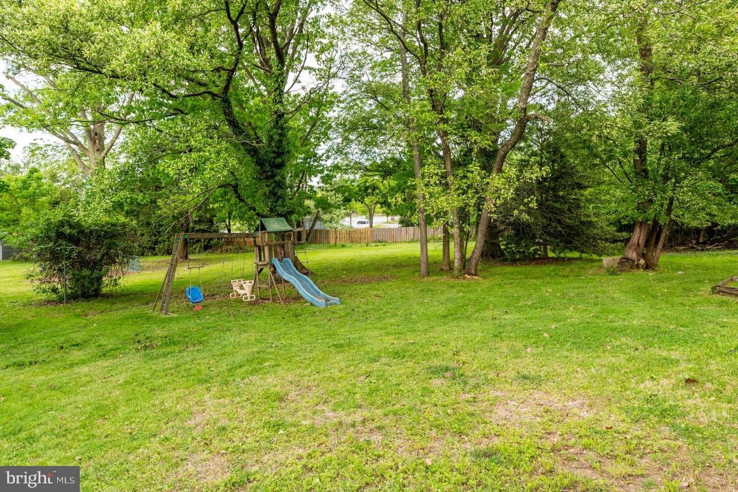 610 Saxer Avenue photo 20